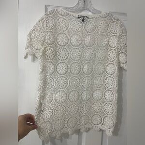 Banana Republic White Guipure top. Very comfortable and delicate look. Size S